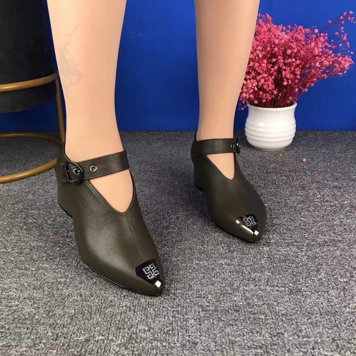 Women's leather pointed toe thick heels